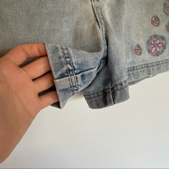 Vintage high waisted blue denim shorts with flowers size 9 - Picture 2 of 6